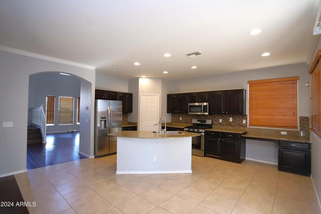 Building Photo - 2840 S Miller Dr