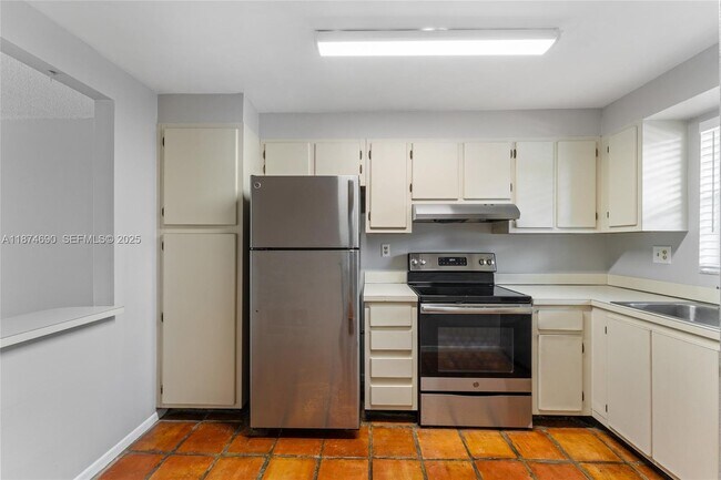 Building Photo - 3150 W Rolling Hills Cir