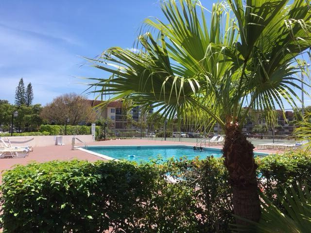 Building Photo - 4154 Inverrary Dr