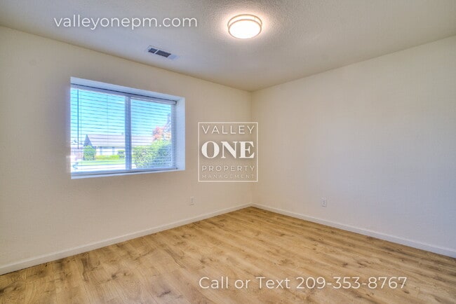 Building Photo - 1634 Arlington Ct