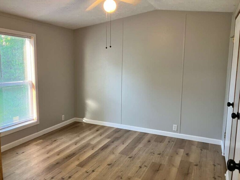 Building Photo - 44 Deerwood Park