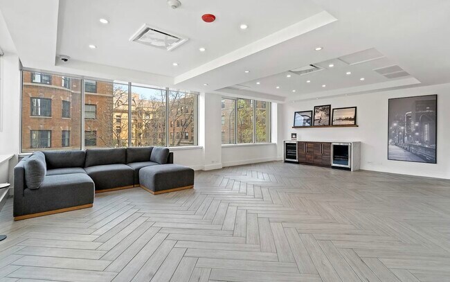 Building Photo - 655 W Irving Park Rd
