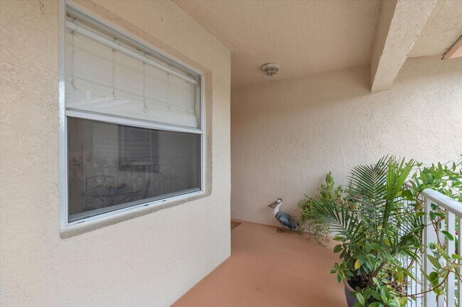 Building Photo - ***ANNUAL UNFURNISHED***NOW AVAILABLE***NO...