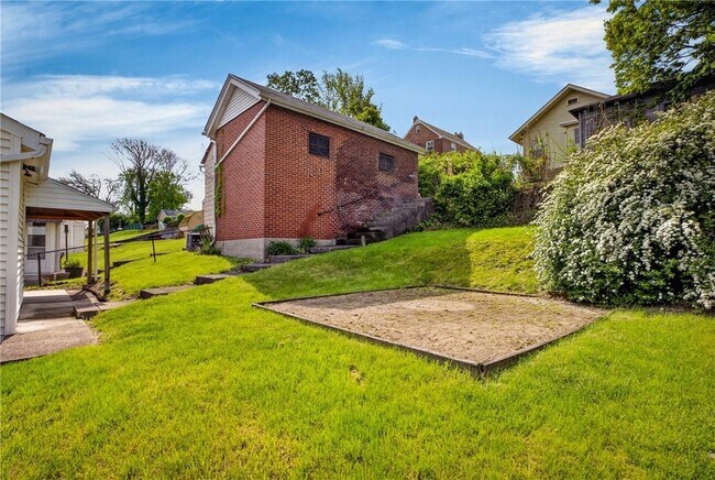 Building Photo - 1227 Denisonview St