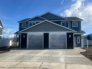 Building Photo - Brand New 3 bed 2.5 townhome