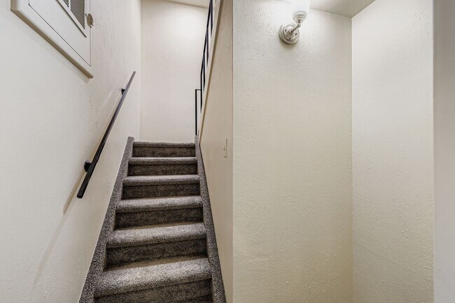 Building Photo - Fantastic Location Near Kendrick Lake Park!