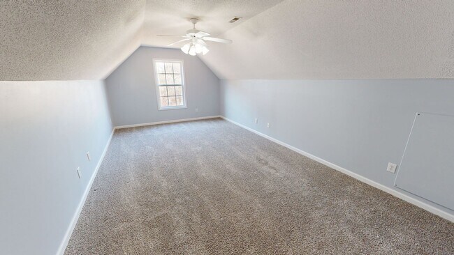 Building Photo - Spacious home near Fort Bragg, Schools, & Shopping!