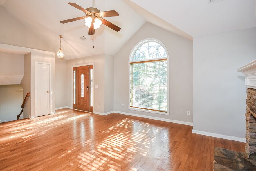 Building Photo - 301 Saddlewood Dr