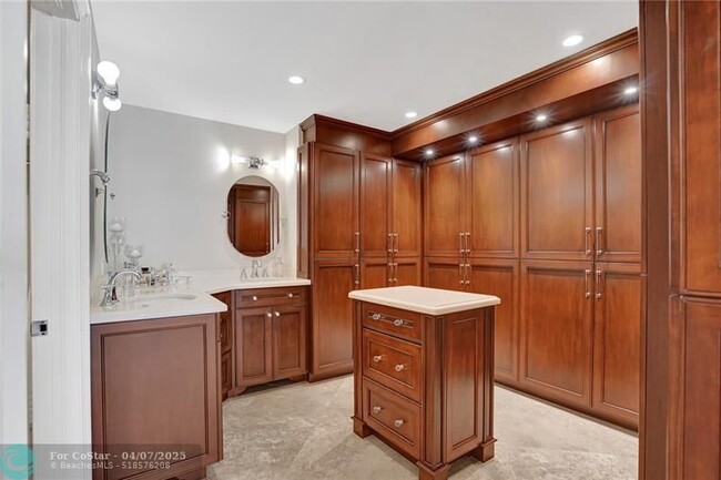 Building Photo - 3750 Galt Ocean Dr