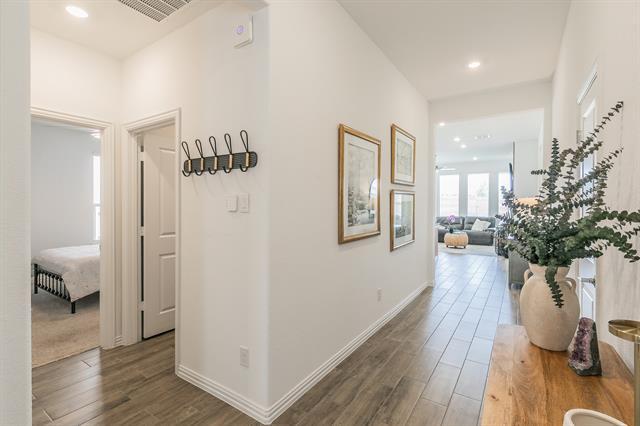 Building Photo - 2549 Birchcrest Dr