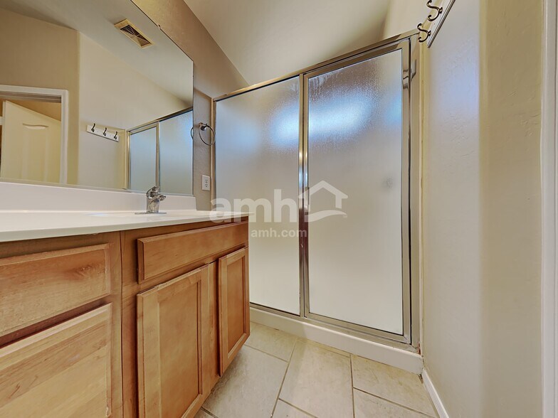 Building Photo - 417 W Dexter Way