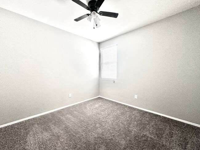 Building Photo - Stunning 4-bedroom, 2-bathroom home located in the vibrant community of Sahuarita, AZ