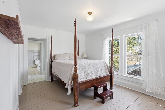 Building Photo - 626 E High St