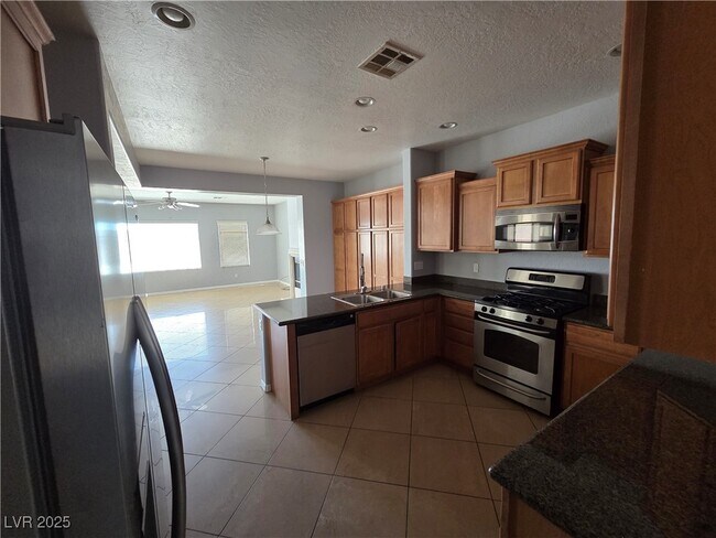 Building Photo - 5635 Criollo Dr