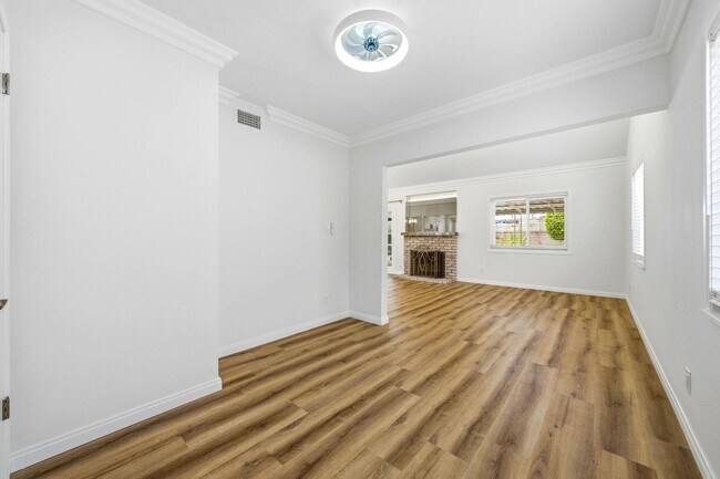 Building Photo - Beautifully Updated 3 Bedroom Home in Desired Costa Mesa Location