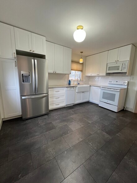 Building Photo - 9928 Shadyside St