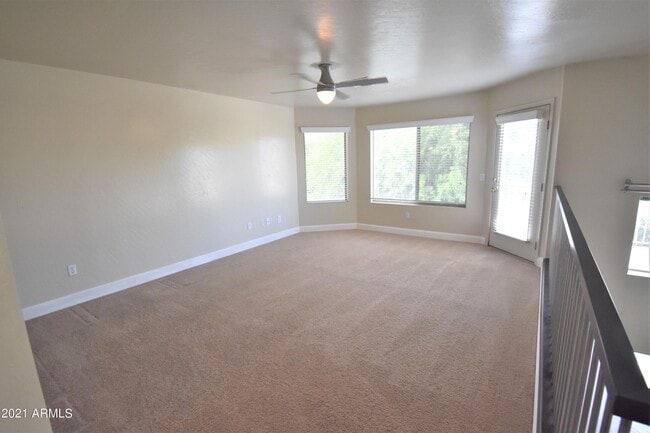 Building Photo - 768 E Irma Ln