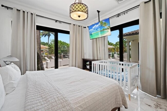 Building Photo - 2437 Castilla Isle