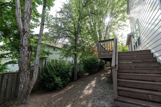Building Photo - 16130 SW Loon Dr