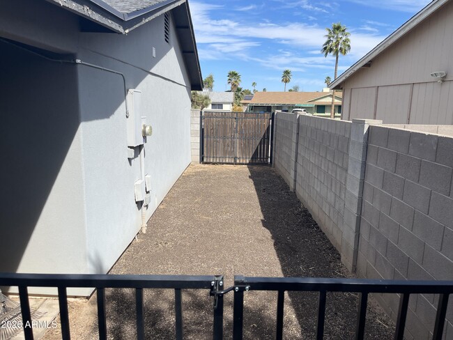 Building Photo - 3511 E Greenway Ln