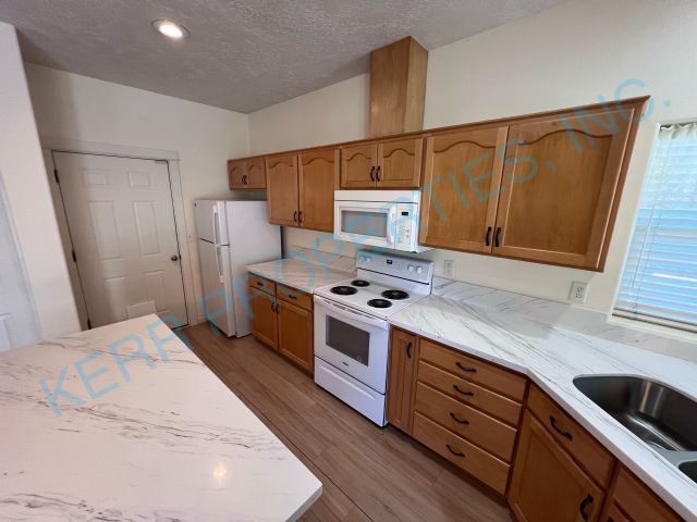 Building Photo - Charming 3-Bed Home with 2.5 Baths & 1558 ...