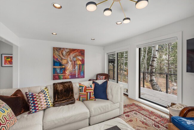 Building Photo - 262 Eastwood Rd