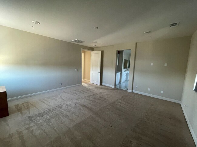 Building Photo - Stunning 4 bedroom home in Vista-With Solar!