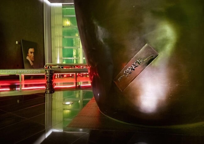 Building Photo - 465 Brickell Ave