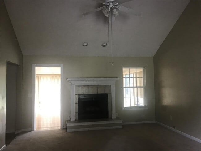 Building Photo - 271 Bobbie St