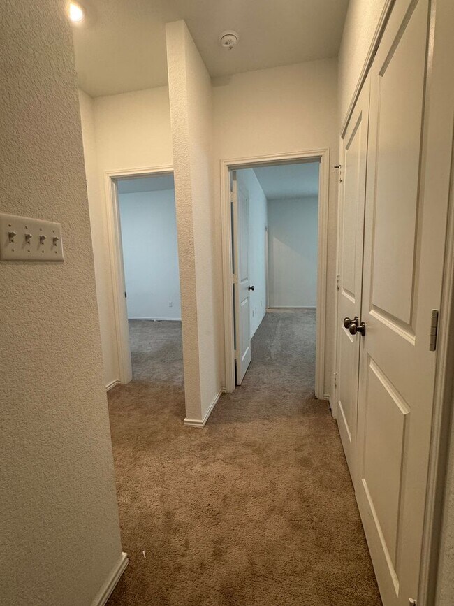 Building Photo - 3 Bed 2 Bath 2 Car Garage Home in Maxwell ...