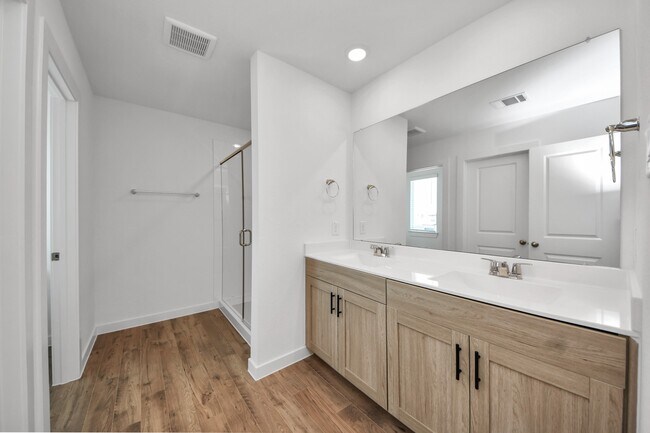 Building Photo - 2138 Olivos St