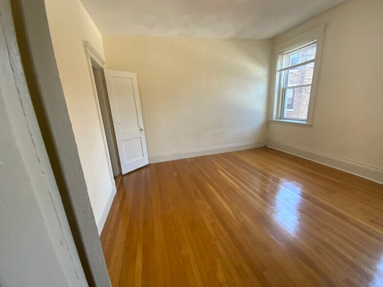 Building Photo - 29 Queensberry St