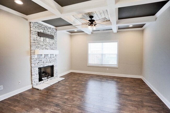 Building Photo - 208 Liam Ct