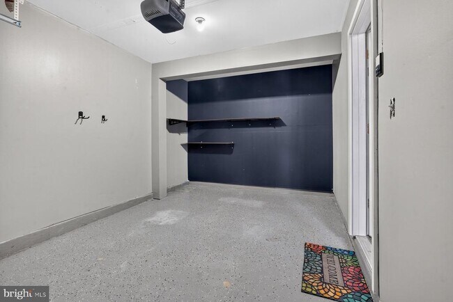 Building Photo - 711 Wineberry Way
