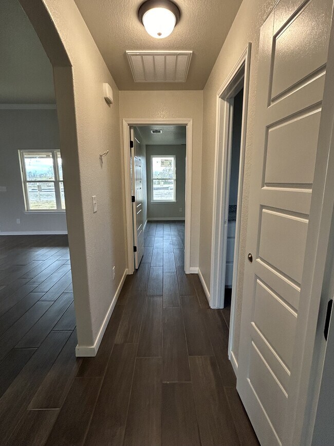 Building Photo - 6003 Aquilla Dr