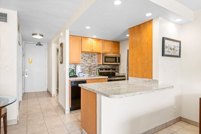 Building Photo - Lahaina Shores Furnished Studio Units Available Now!