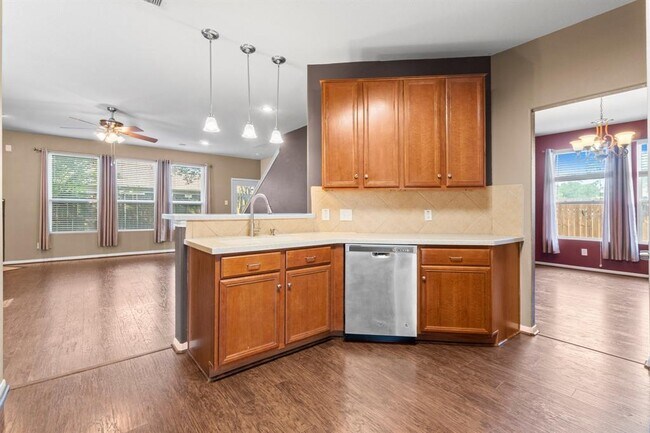 Building Photo - 2402 Lofty Falls Ct