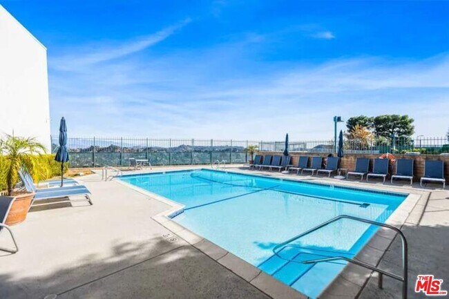 Building Photo - 2637 Angelo Dr