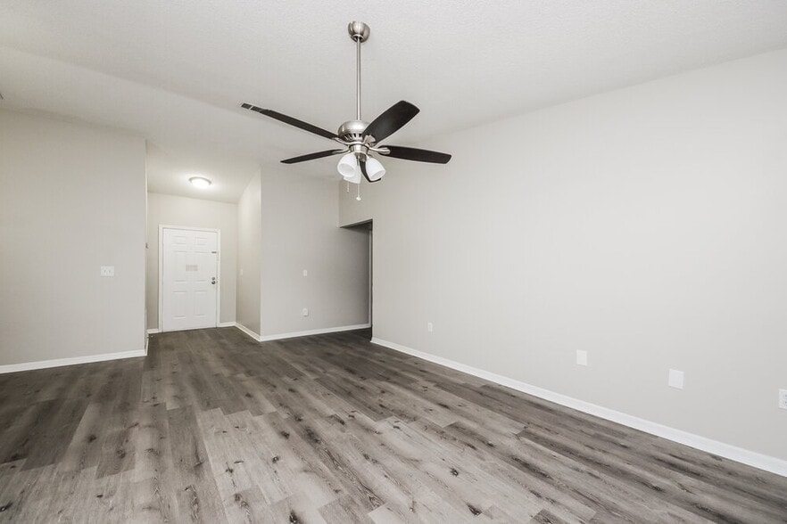 Building Photo - 2928 Dana Ln