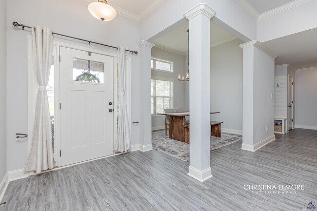 Building Photo - 214 Creek Ridge Dr