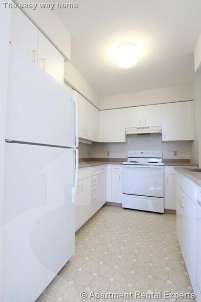 Building Photo - 632 Massachusetts Ave