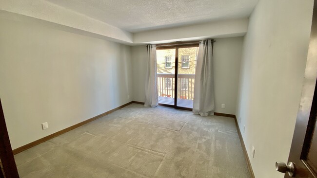 Master bedroom with own balcony - 1720 3rd Ave S