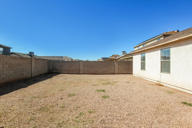 Building Photo - 11509 W Bloomfield Rd