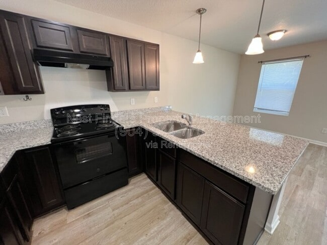 Building Photo - 689 Melba St