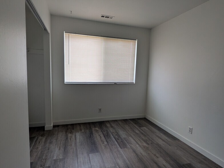 Building Photo - 595 W Tiffany Town Dr