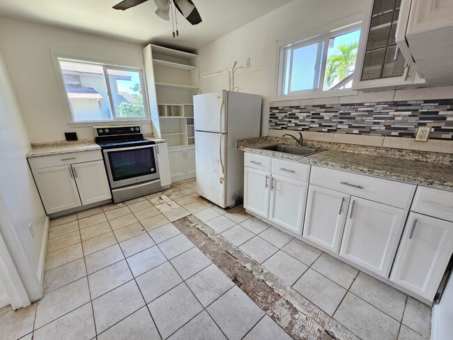 Building Photo - Spacious 8-Bedroom Family Home with Permit...