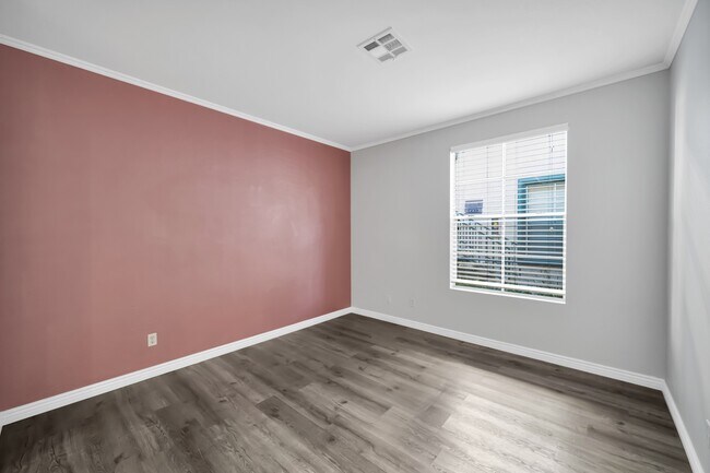 Building Photo - 10858 Sabre Hill Dr