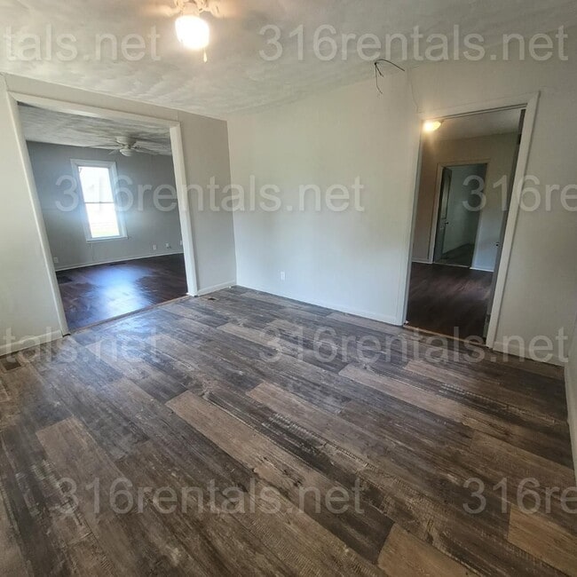 Building Photo - $950 - 2 bed 1 bath - Single Family Home