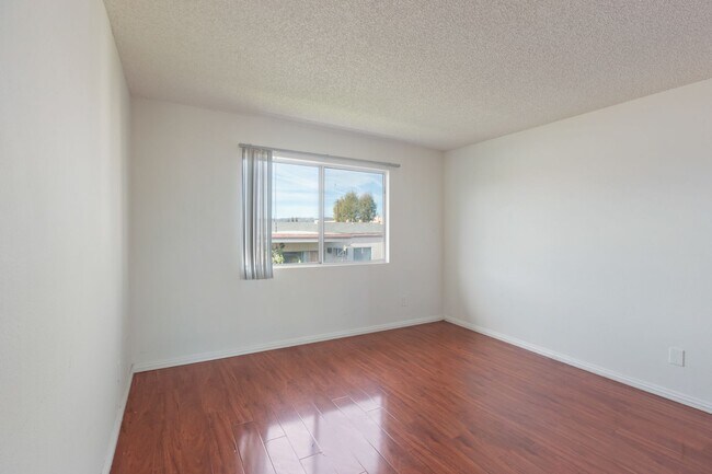 Building Photo - 7233 Loma Verde Ave