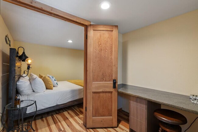 Building Photo - 11582 Washougal River Rd